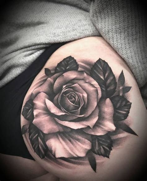 tattoo de rosas na bunda|Tatuagem feminina na bunda